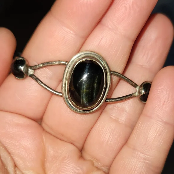 Vintage Native American Black/Blue Tigers Eye and Onyx Cuff Bracelet - Picture 12 of 12